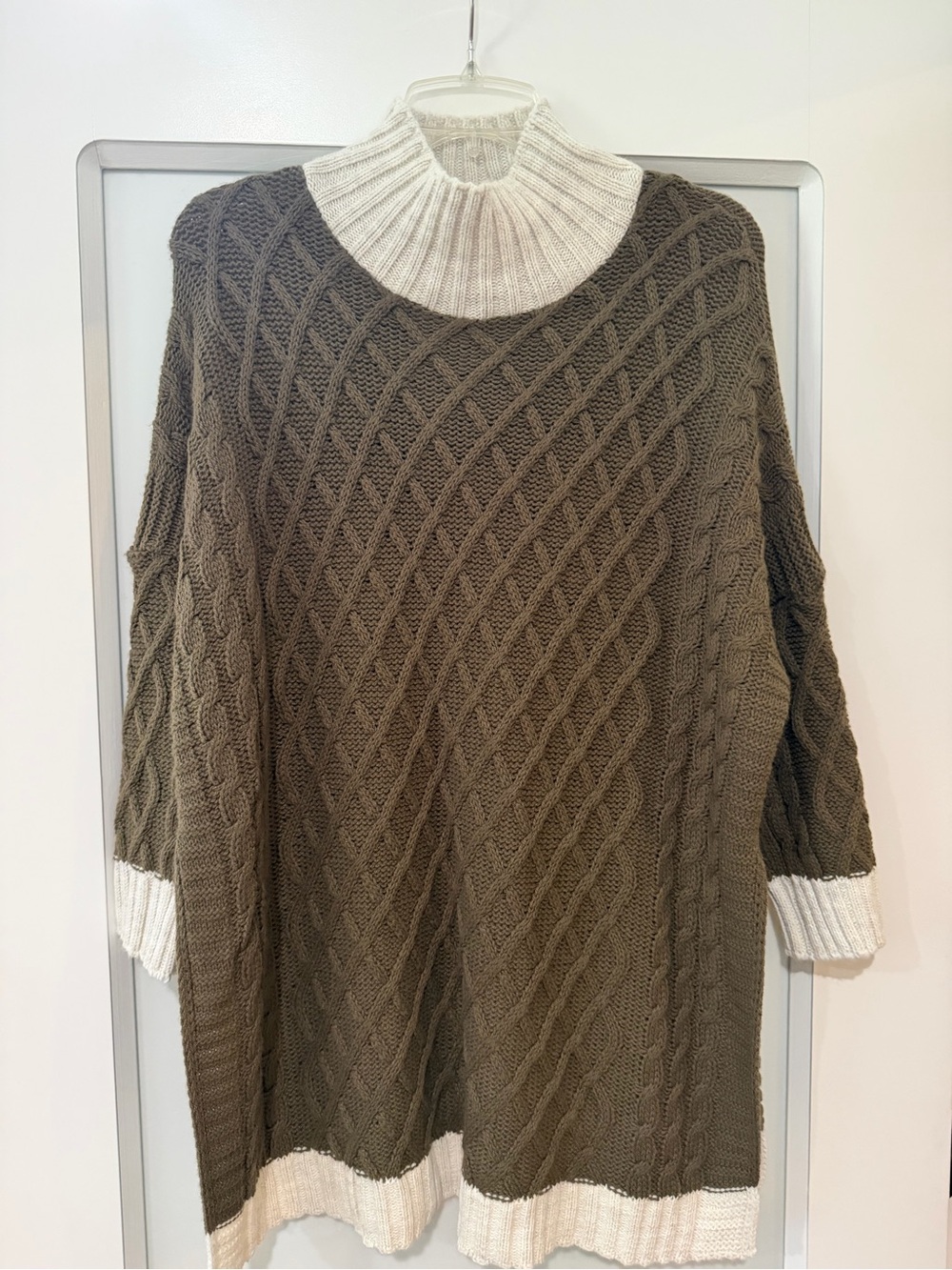 Mersea Women’s Long Cable Knit Turtleneck Sweater Cream/Olive w/side slit O/S